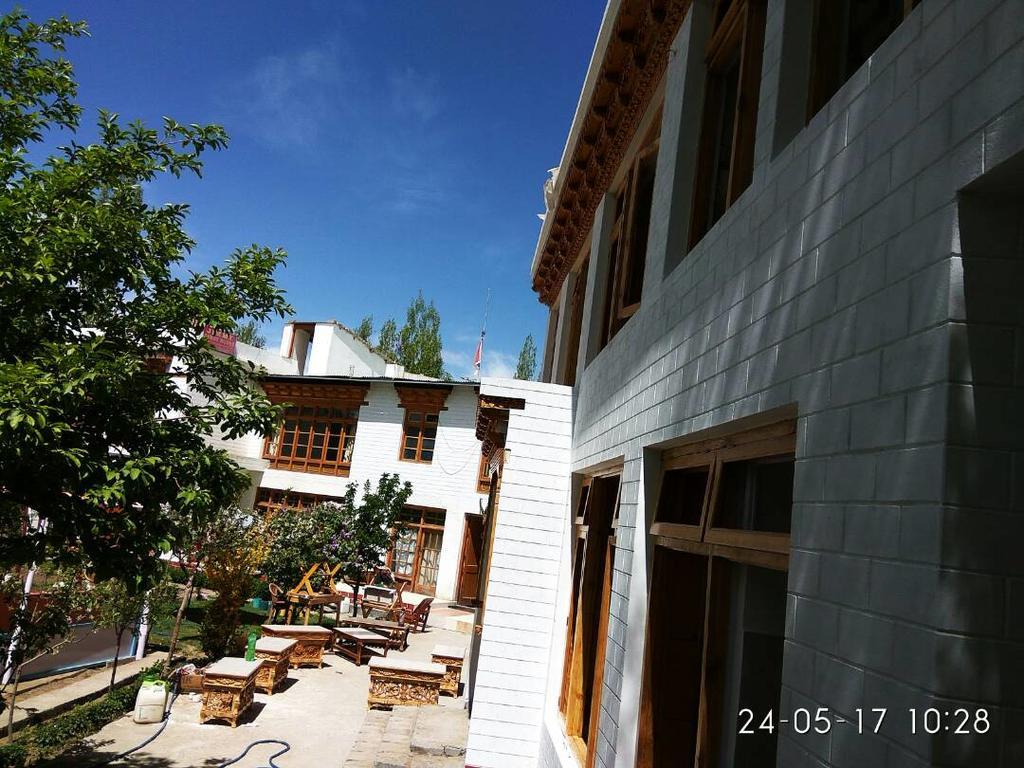 Jimmy'S Homestay Leh Buitenkant foto